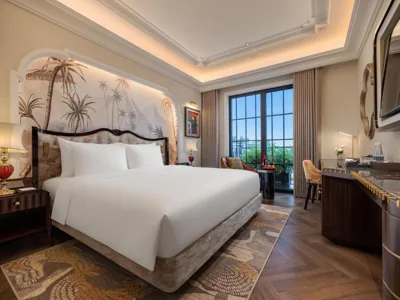 Suite Double Room with Balcony — Classyc Hotel Hang Buom