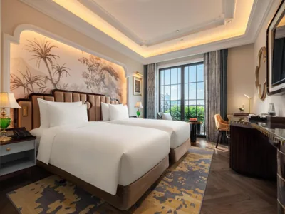 Suite Twin Room with Balcony — Classyc Hotel Hang Buom